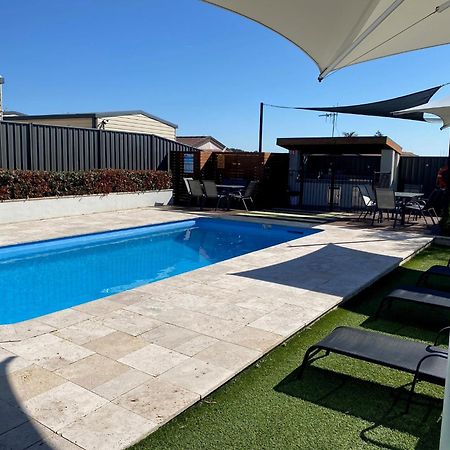 Crestview Tourist Park Hotel Queanbeyan Exterior photo