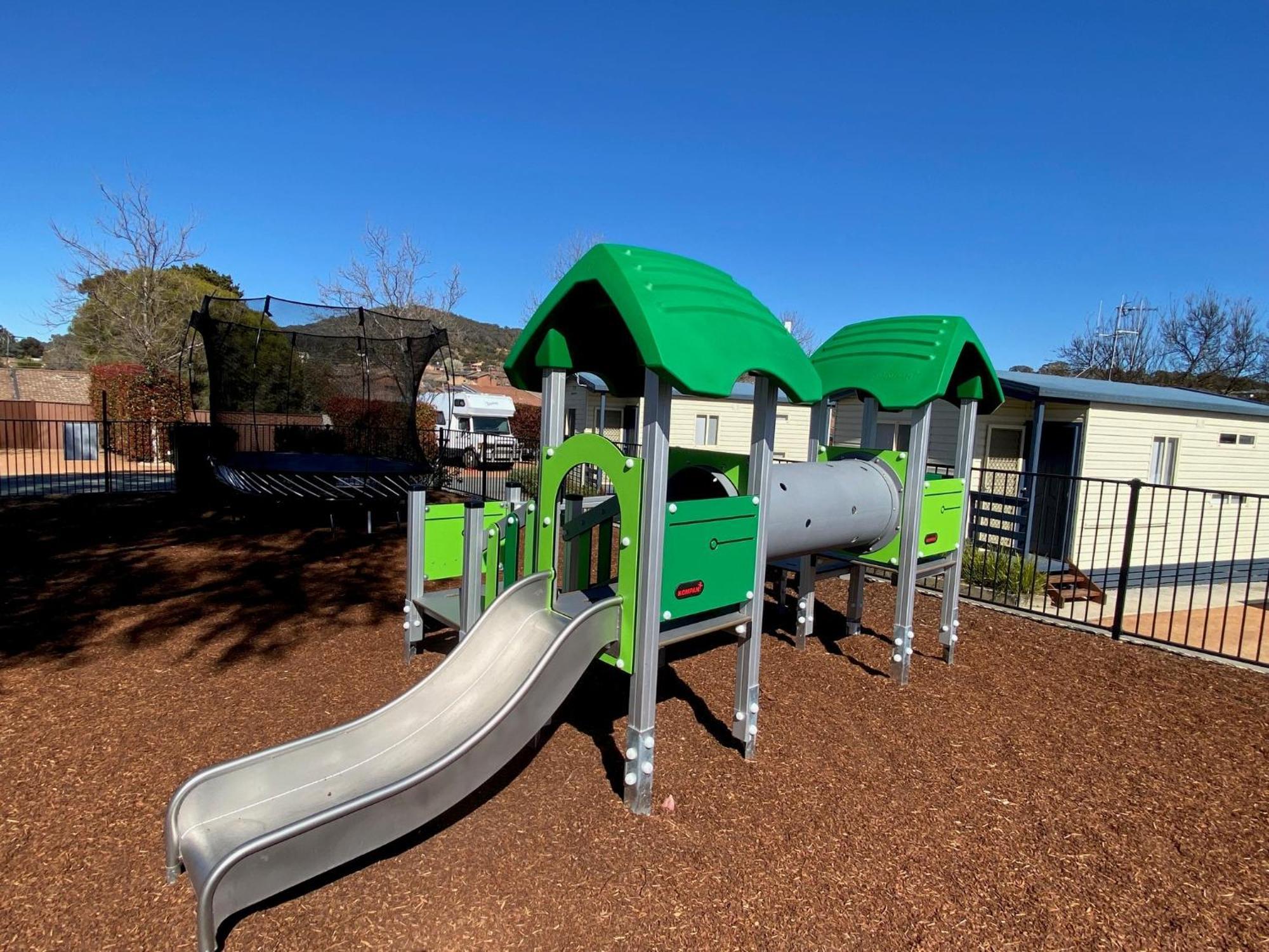 Crestview Tourist Park Hotel Queanbeyan Exterior photo