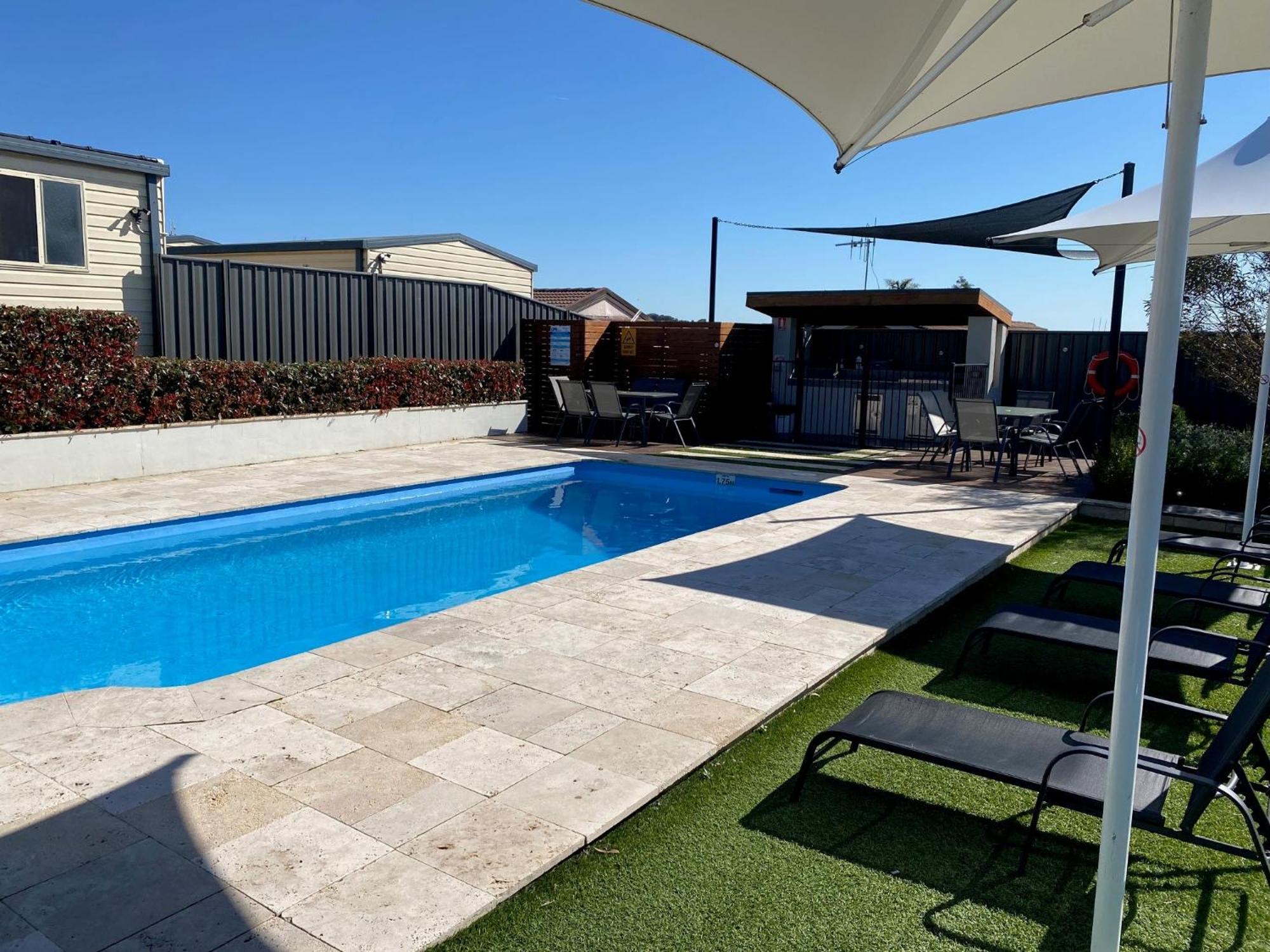 Crestview Tourist Park Hotel Queanbeyan Exterior photo