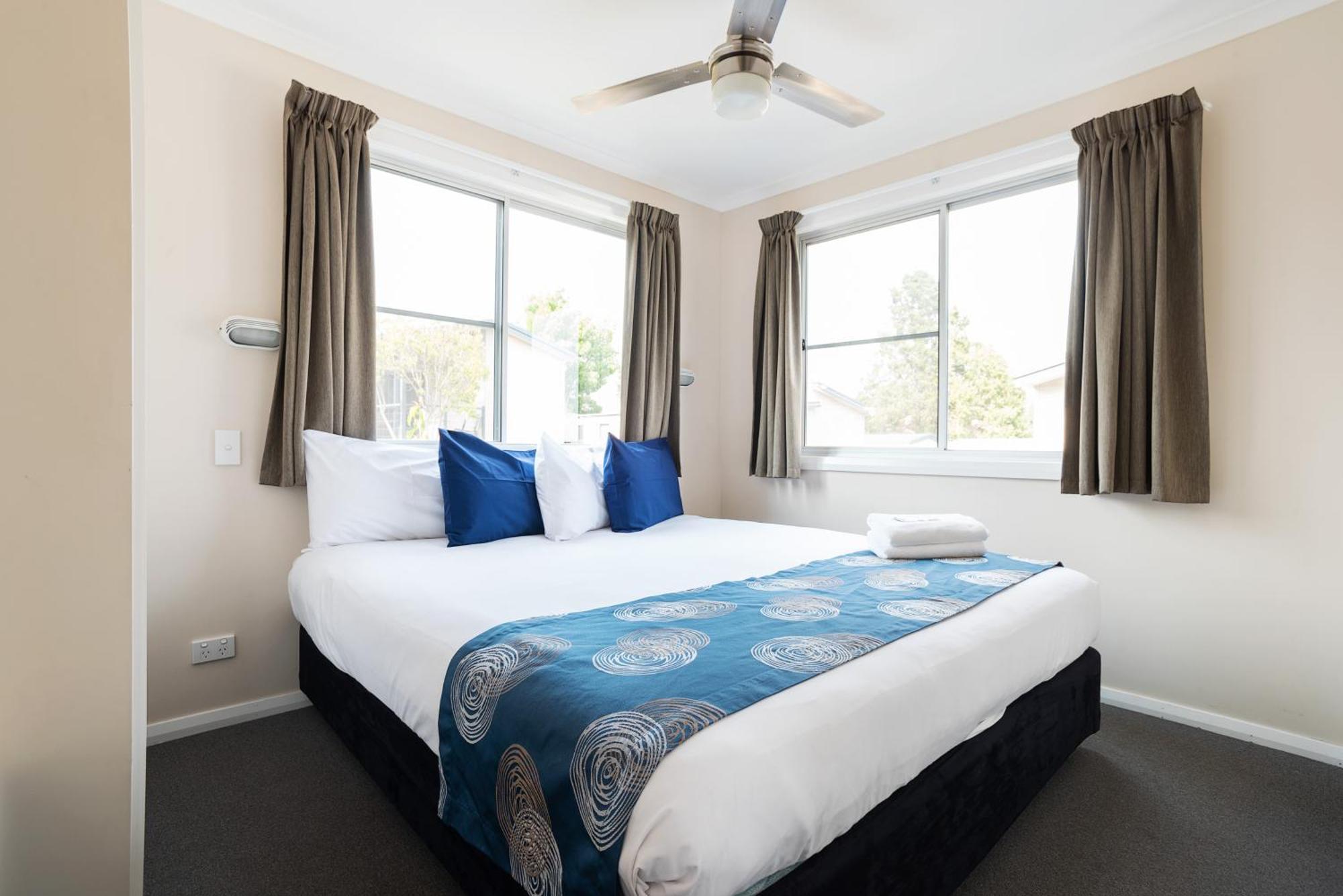 Crestview Tourist Park Hotel Queanbeyan Room photo