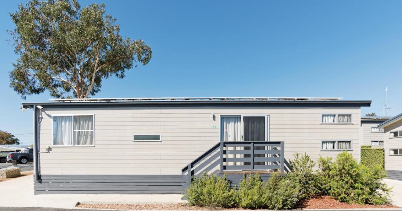 Crestview Tourist Park Hotel Queanbeyan Exterior photo